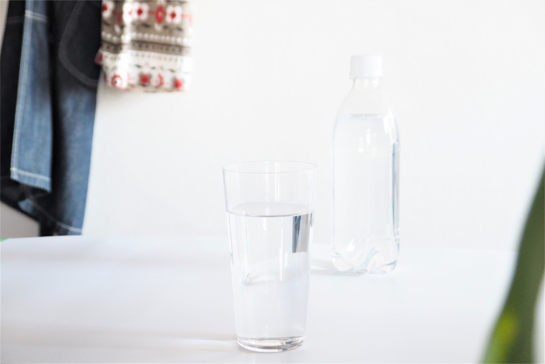 コップ一杯の水