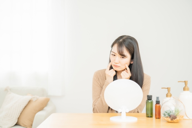 肌状態を気にしている女性