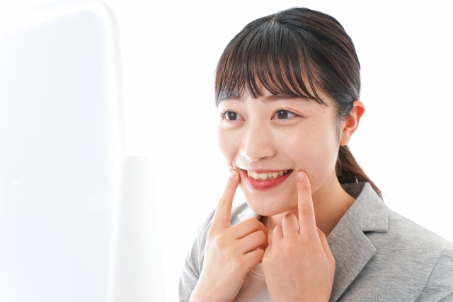笑顔を意識している女性