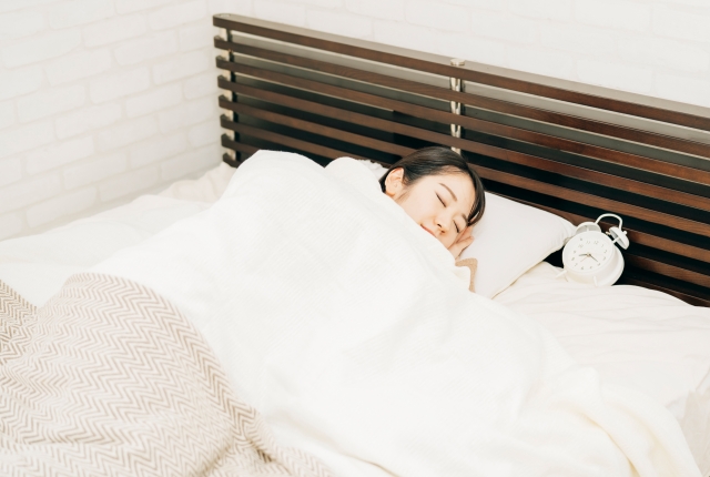 眠りにつきたい2時間前までには入浴を済ませ、自然と体温が下がっていく中で睡眠をとることで、春の不調に負けずリラックスすることができます