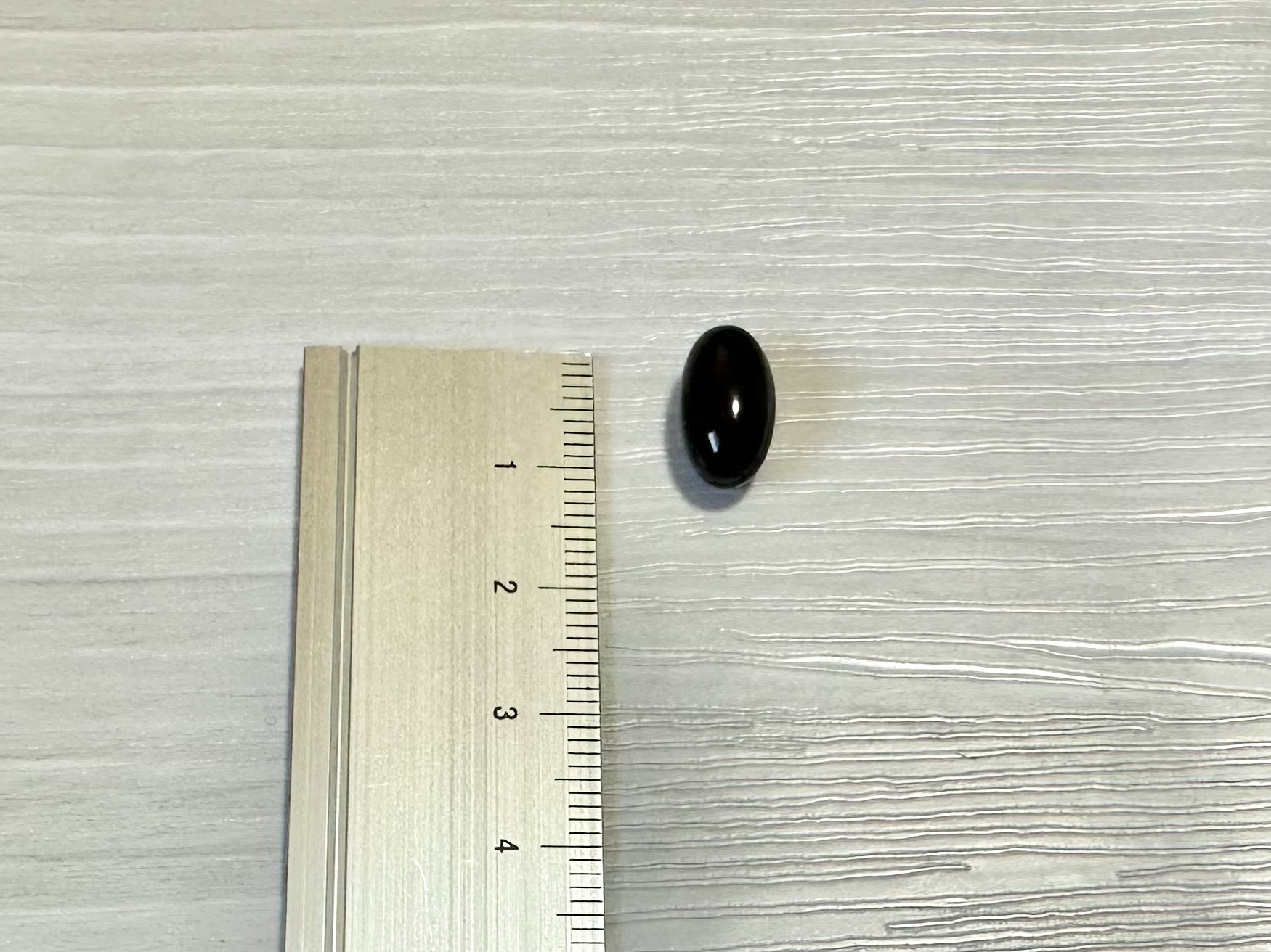 ギュープレミアムサプリメントの1粒の大きさは約1cm程度。女性でも飲みやすいサイズです。